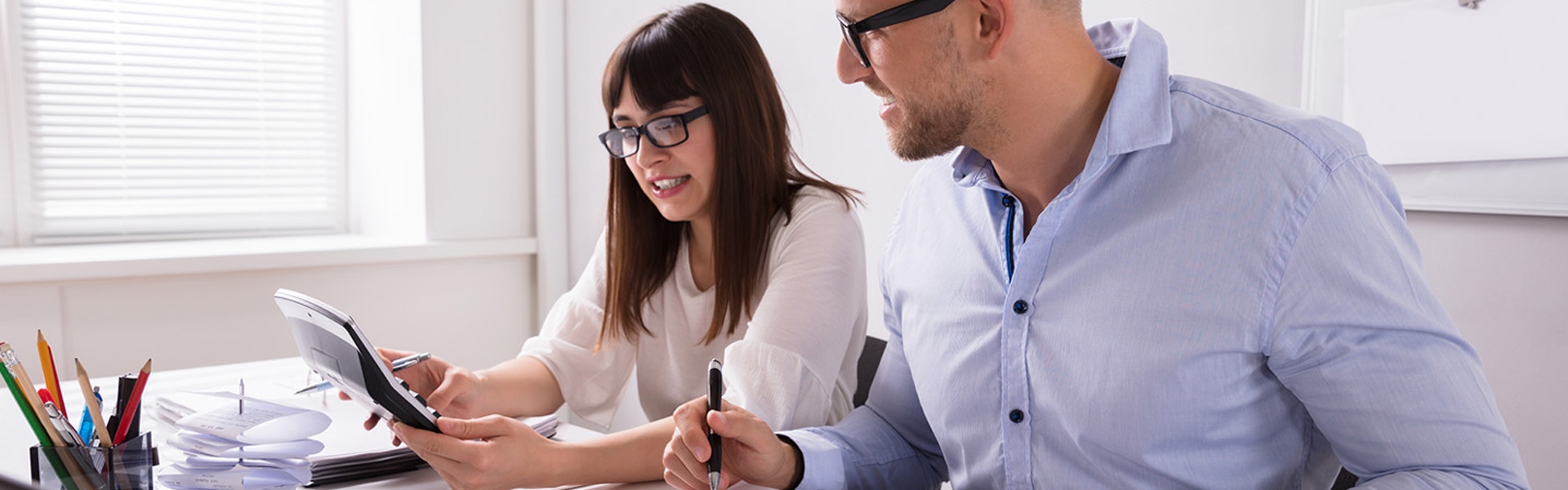 A man and a woman ordering and invoicing